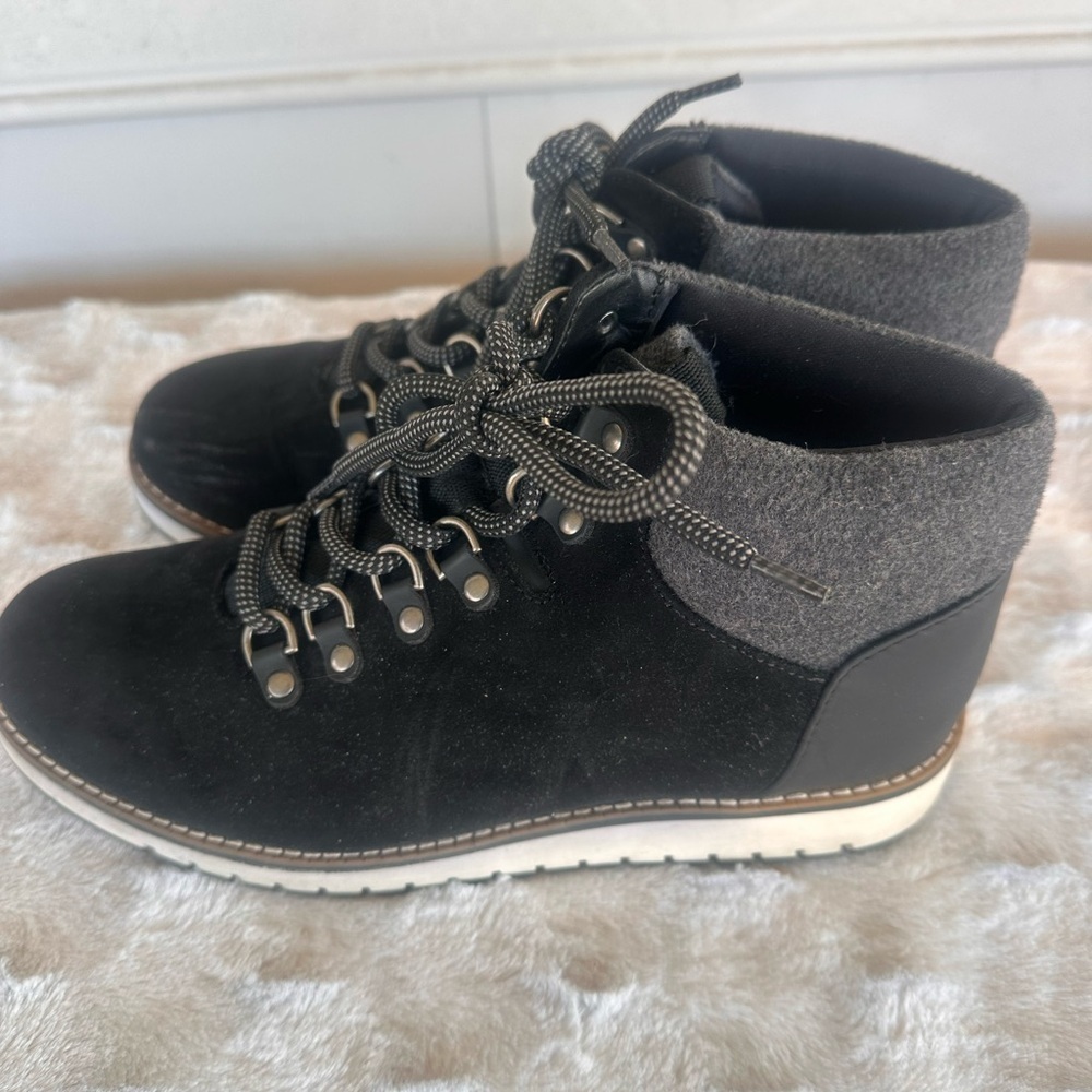 Sonoma Black and Gray Lace Up Boots